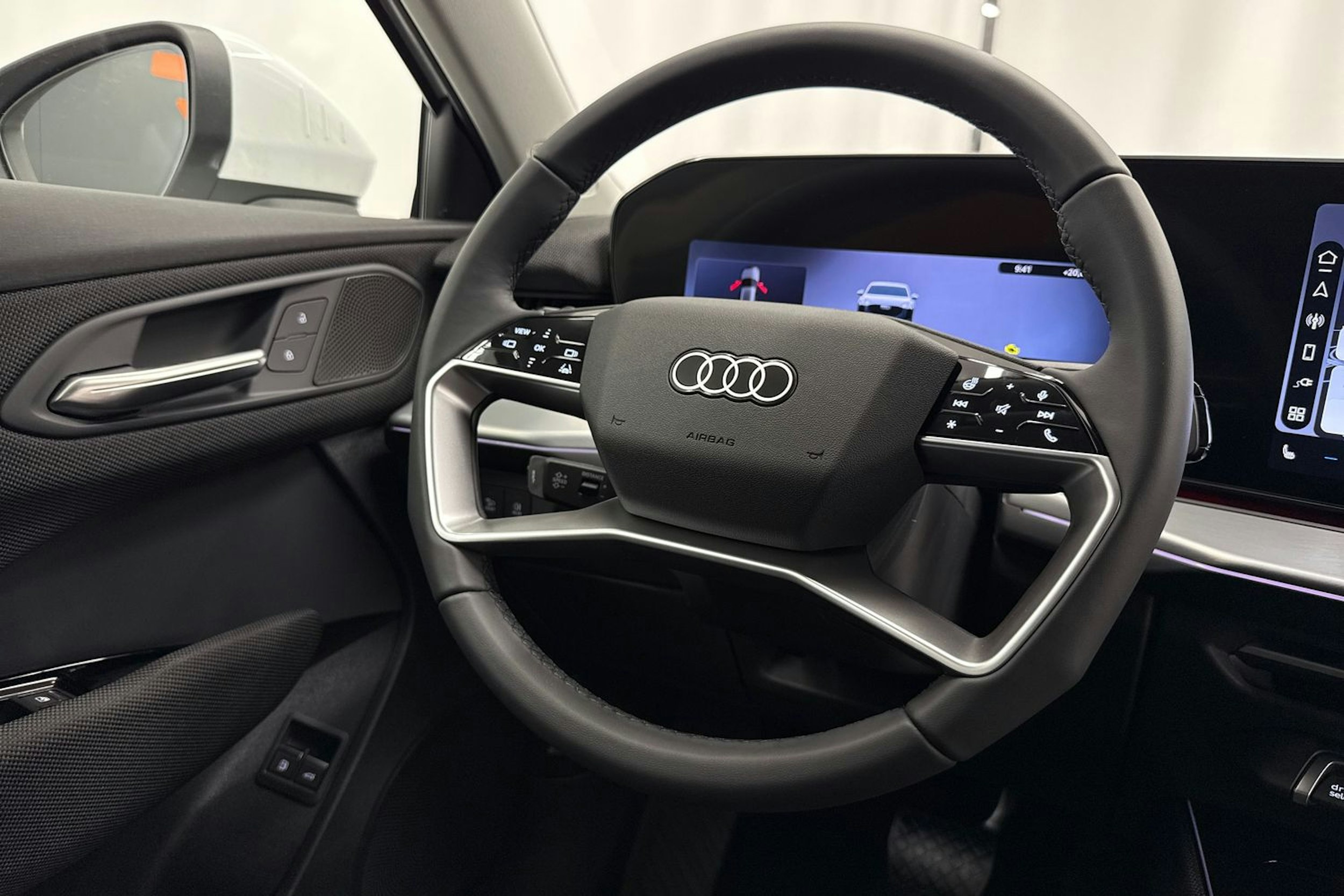 valkoinen Audi Q3 2026 kuva 13.