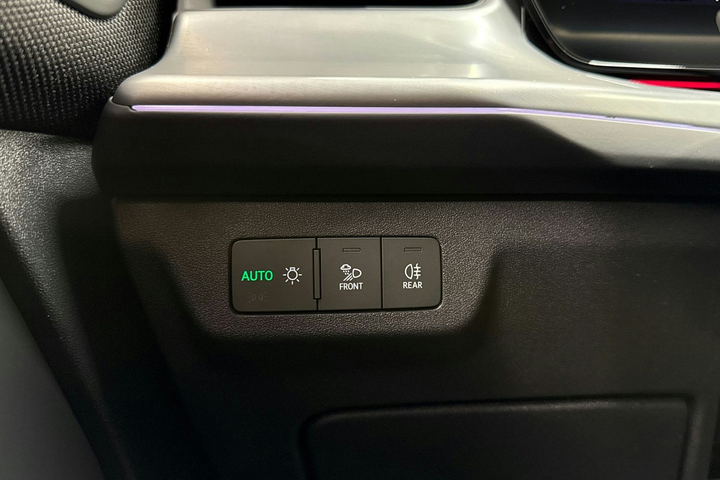 valkoinen Audi Q3 2026 kuva 18.