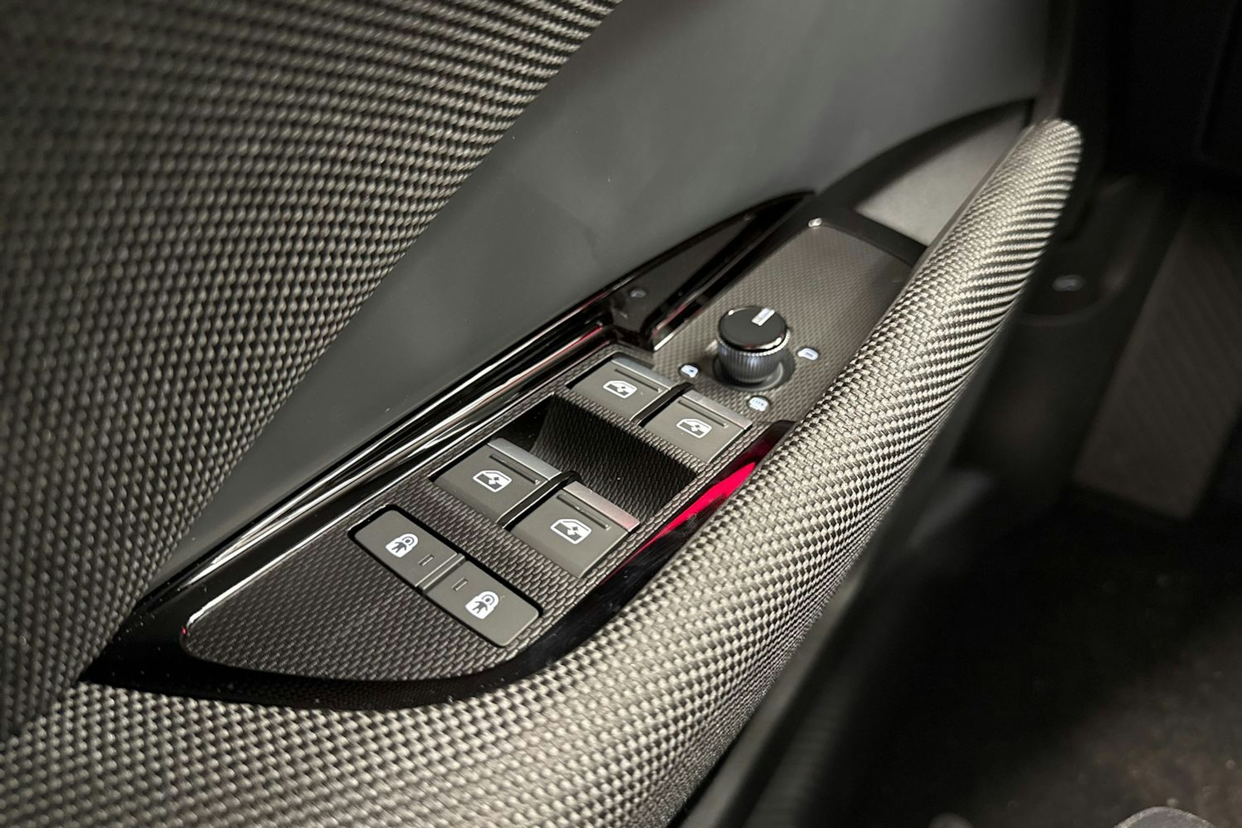 valkoinen Audi Q3 2026 kuva 19.