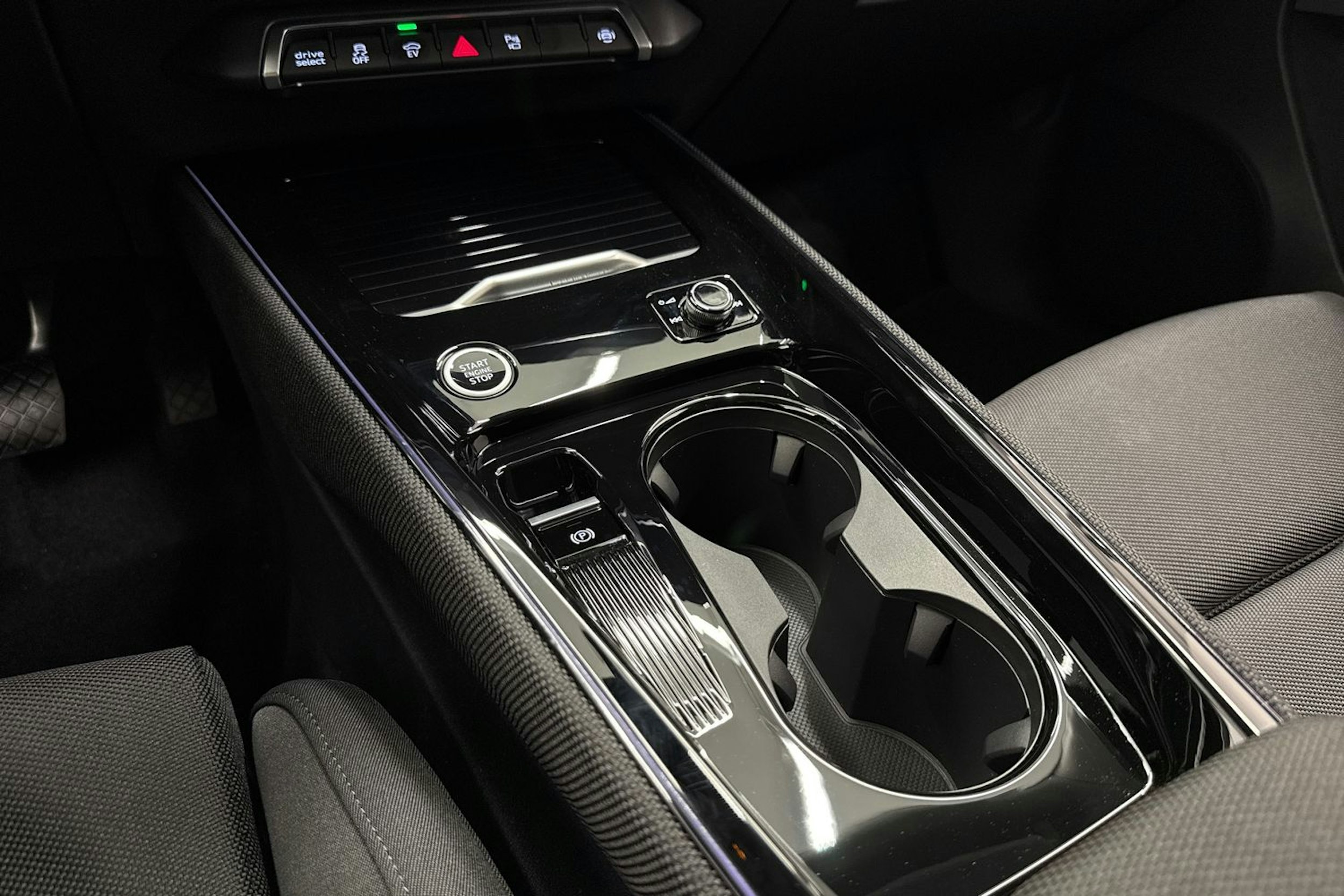 valkoinen Audi Q3 2026 kuva 21.