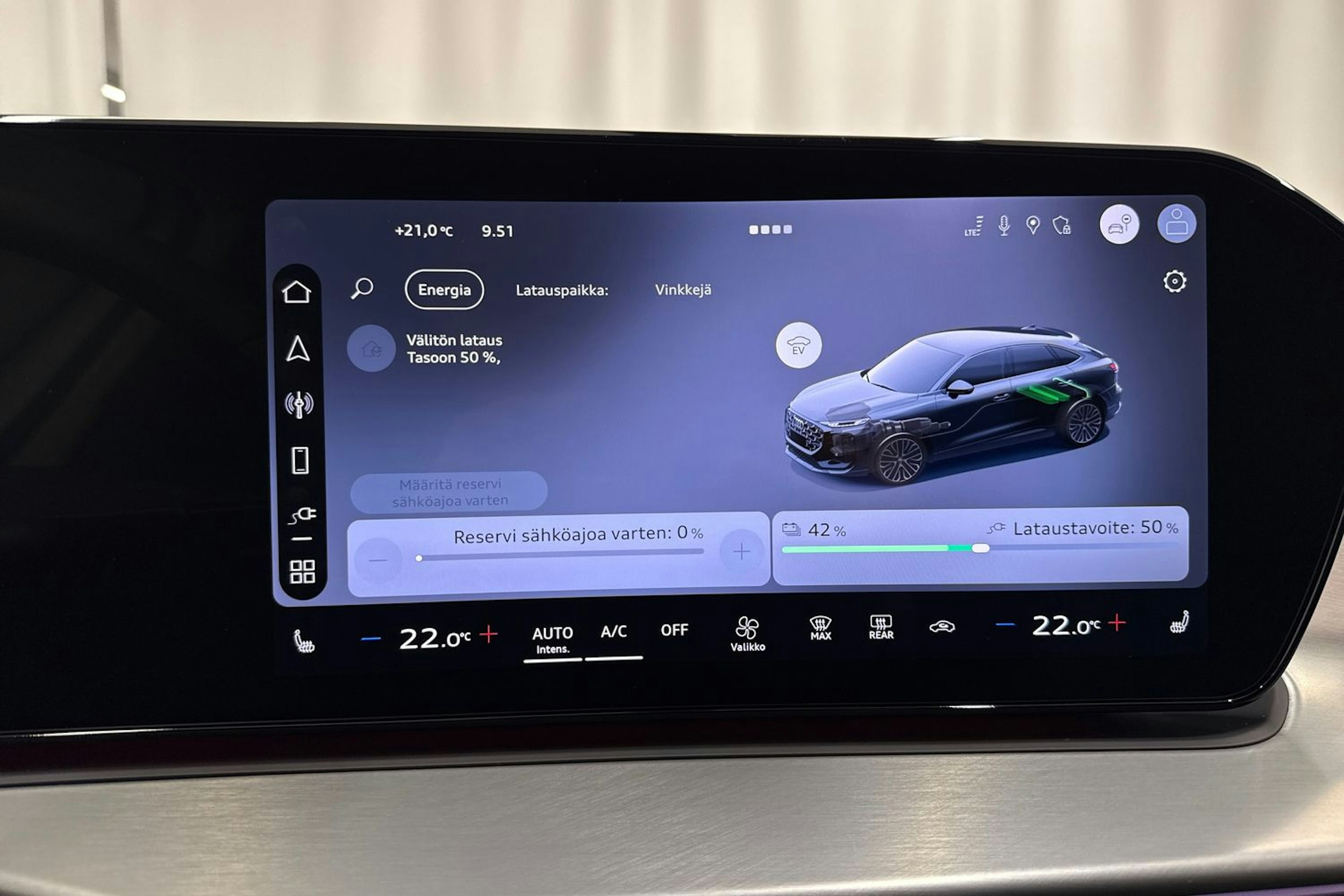 valkoinen Audi Q3 2026 kuva 25.