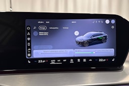 valkoinen Audi Q3 2026 kuva 25.