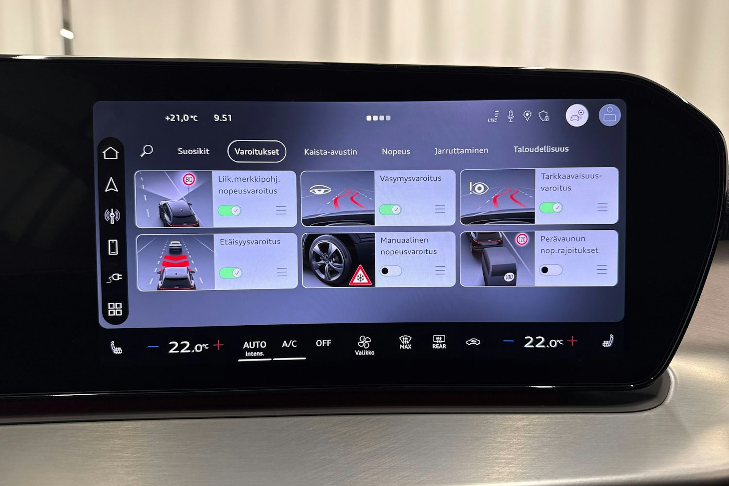 valkoinen Audi Q3 2026 kuva 26.