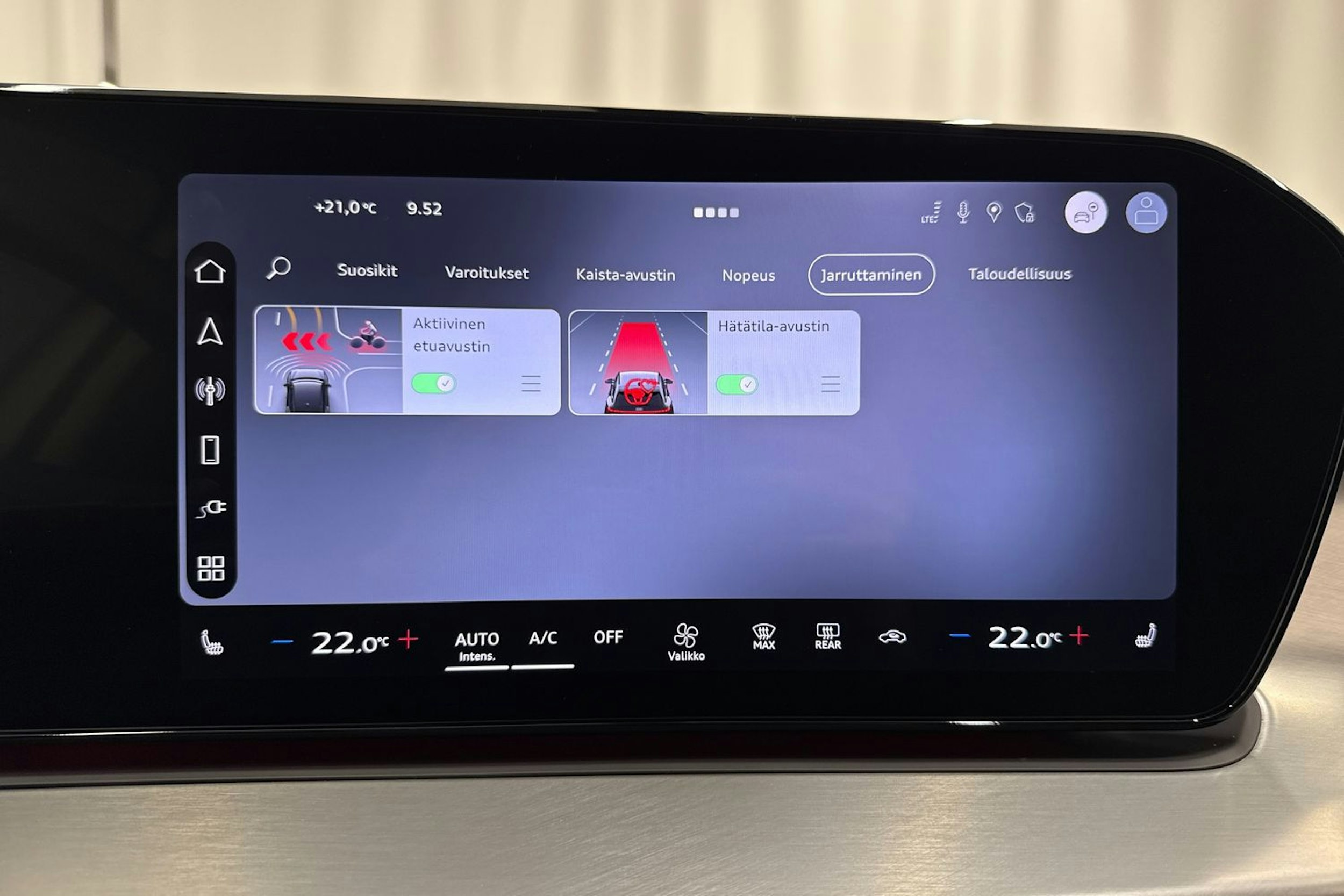 valkoinen Audi Q3 2026 kuva 29.