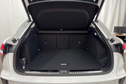 valkoinen Audi Q3 2026 kuva 33.