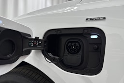 valkoinen Audi Q3 2026 kuva 35.