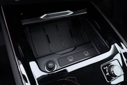 valkoinen Audi Q3 2026 kuva 36.