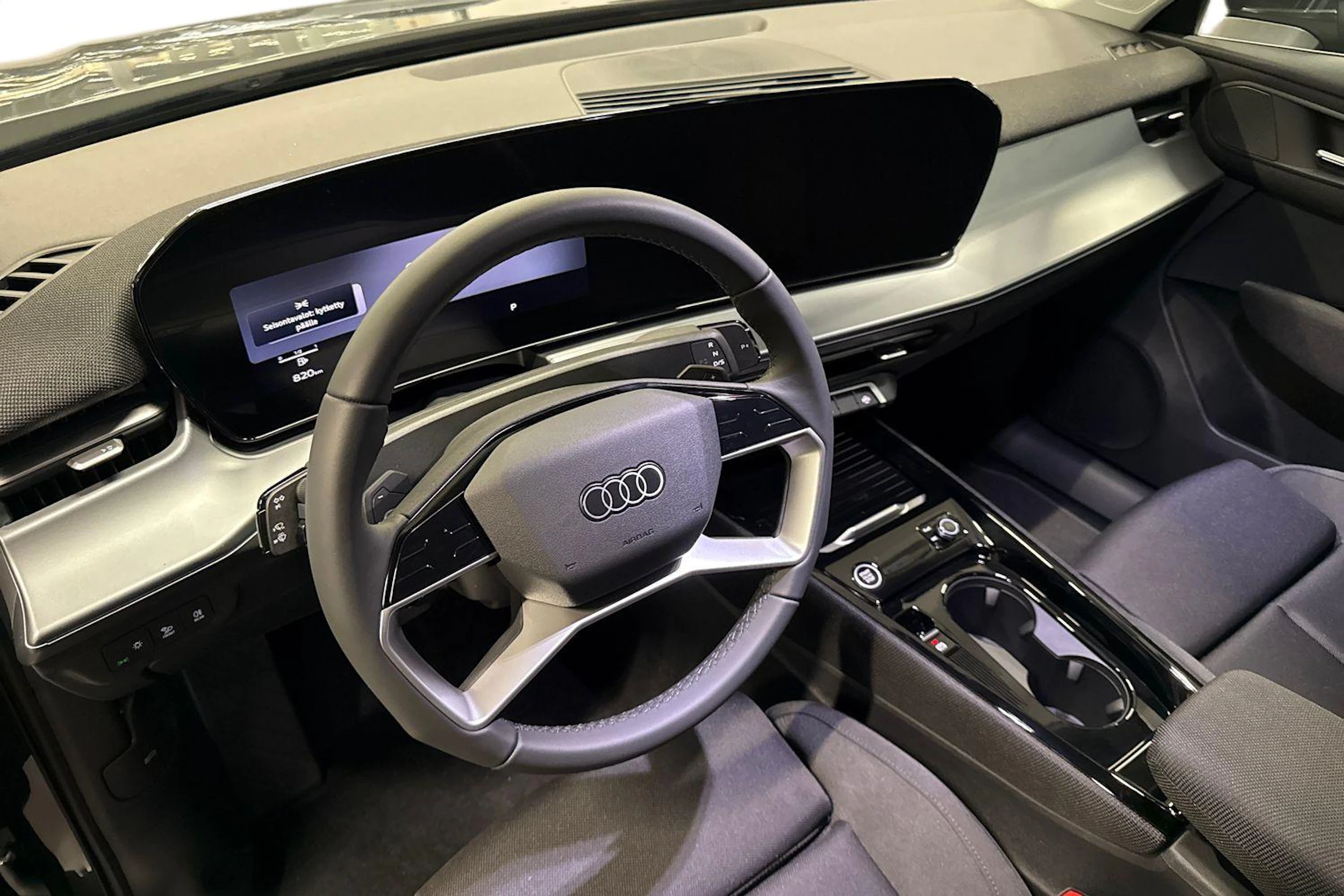 met. harmaa Audi Q3 2026 kuva 6.