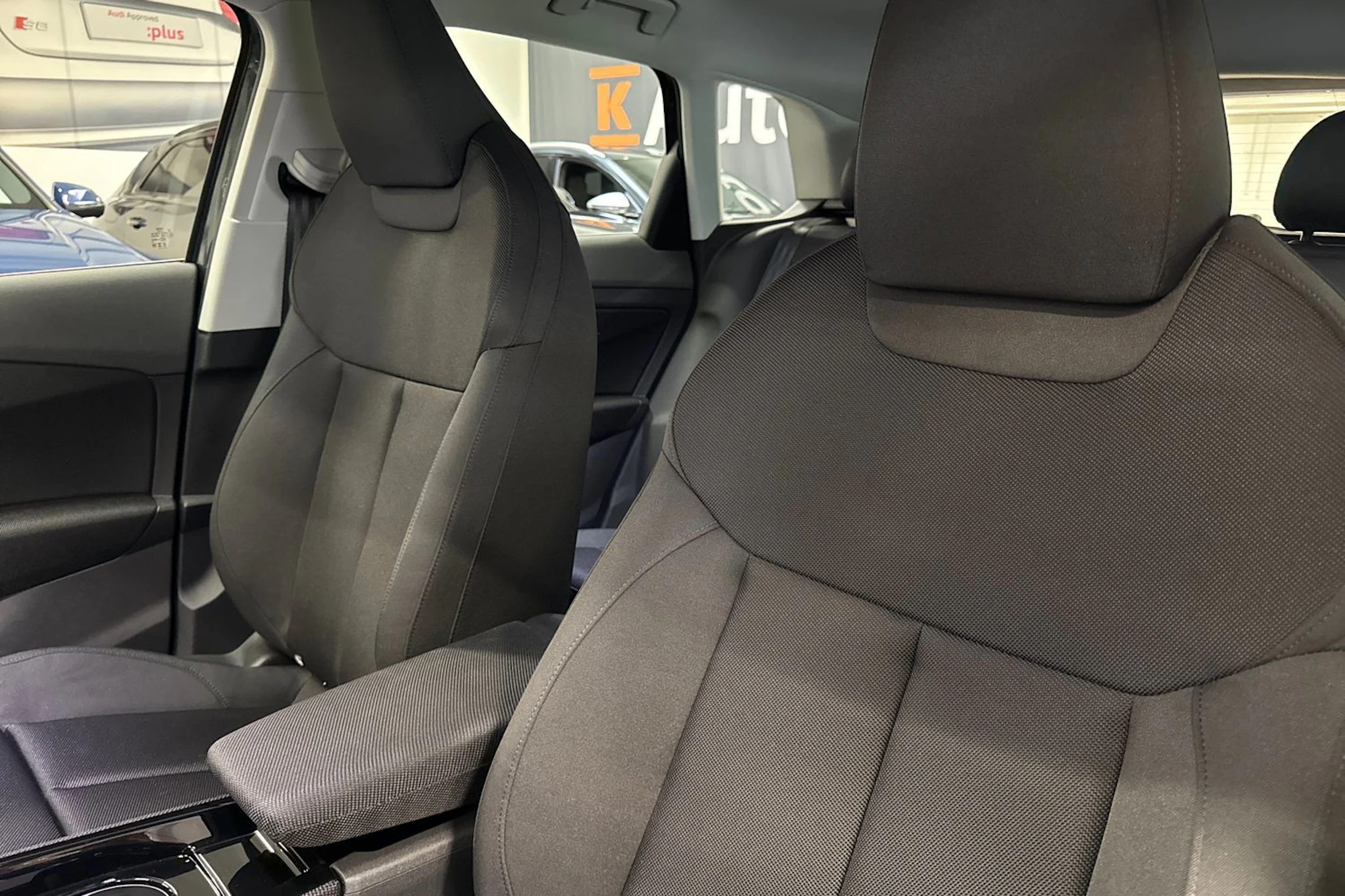 met. harmaa Audi Q3 2026 kuva 13.