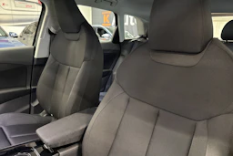 met. harmaa Audi Q3 2026 kuva 13.
