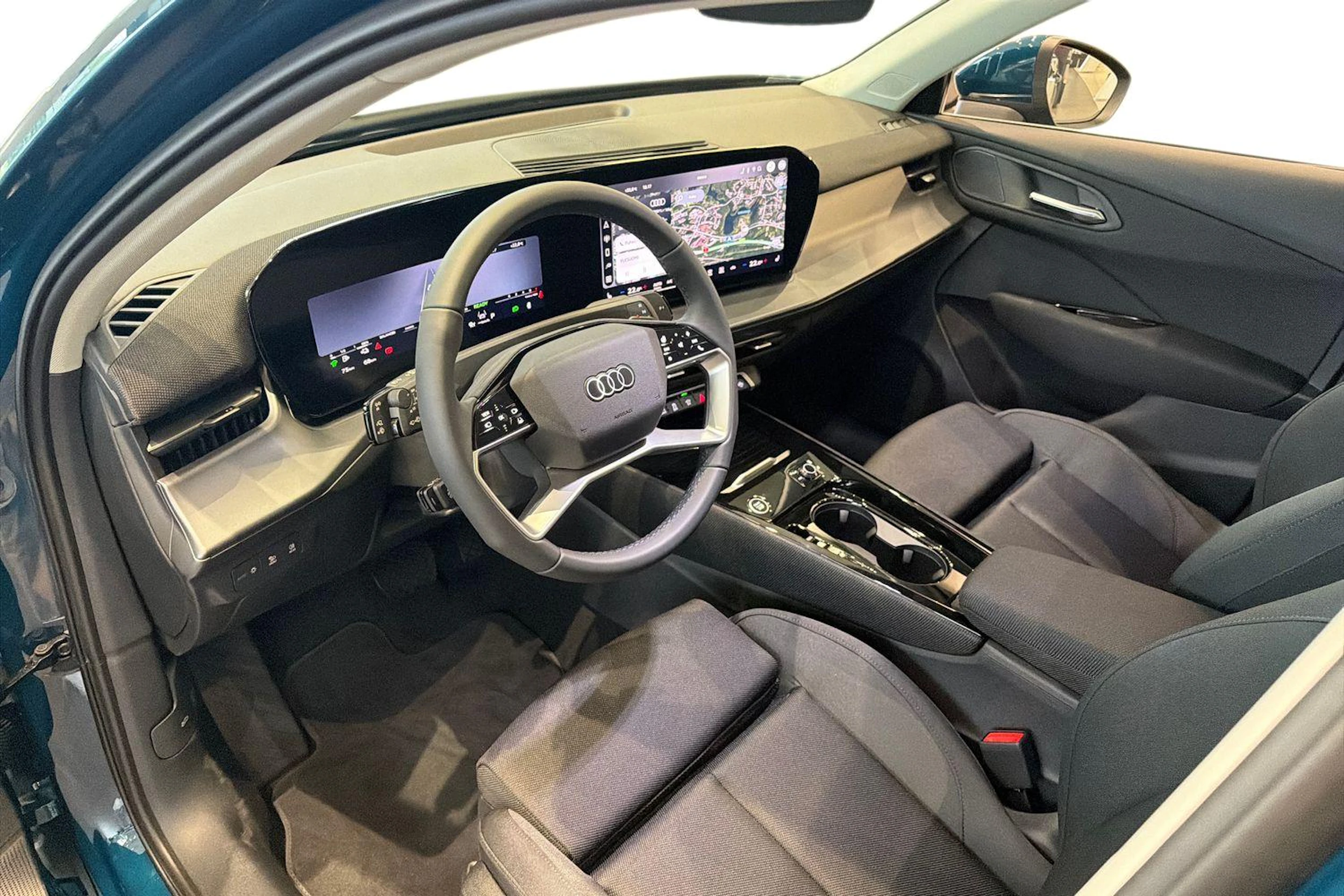 met. sininen Audi Q3 2026 kuva 6.