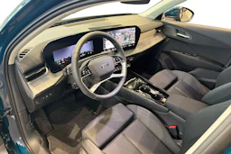 met. sininen Audi Q3 2026 kuva 6.