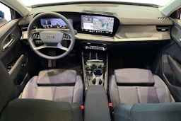 met. sininen Audi Q3 2026 kuva 7.