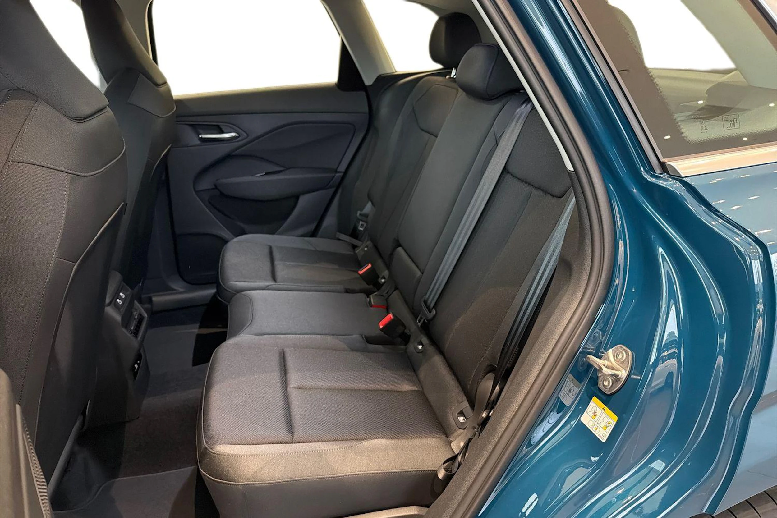 met. sininen Audi Q3 2026 kuva 8.