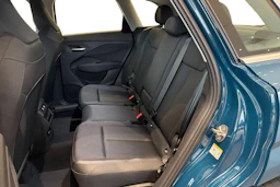 met. sininen Audi Q3 2026 kuva 8.