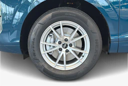 met. sininen Audi Q3 2026 kuva 9.