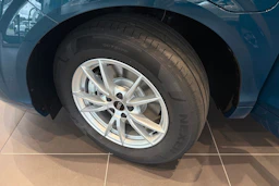 met. sininen Audi Q3 2026 kuva 10.