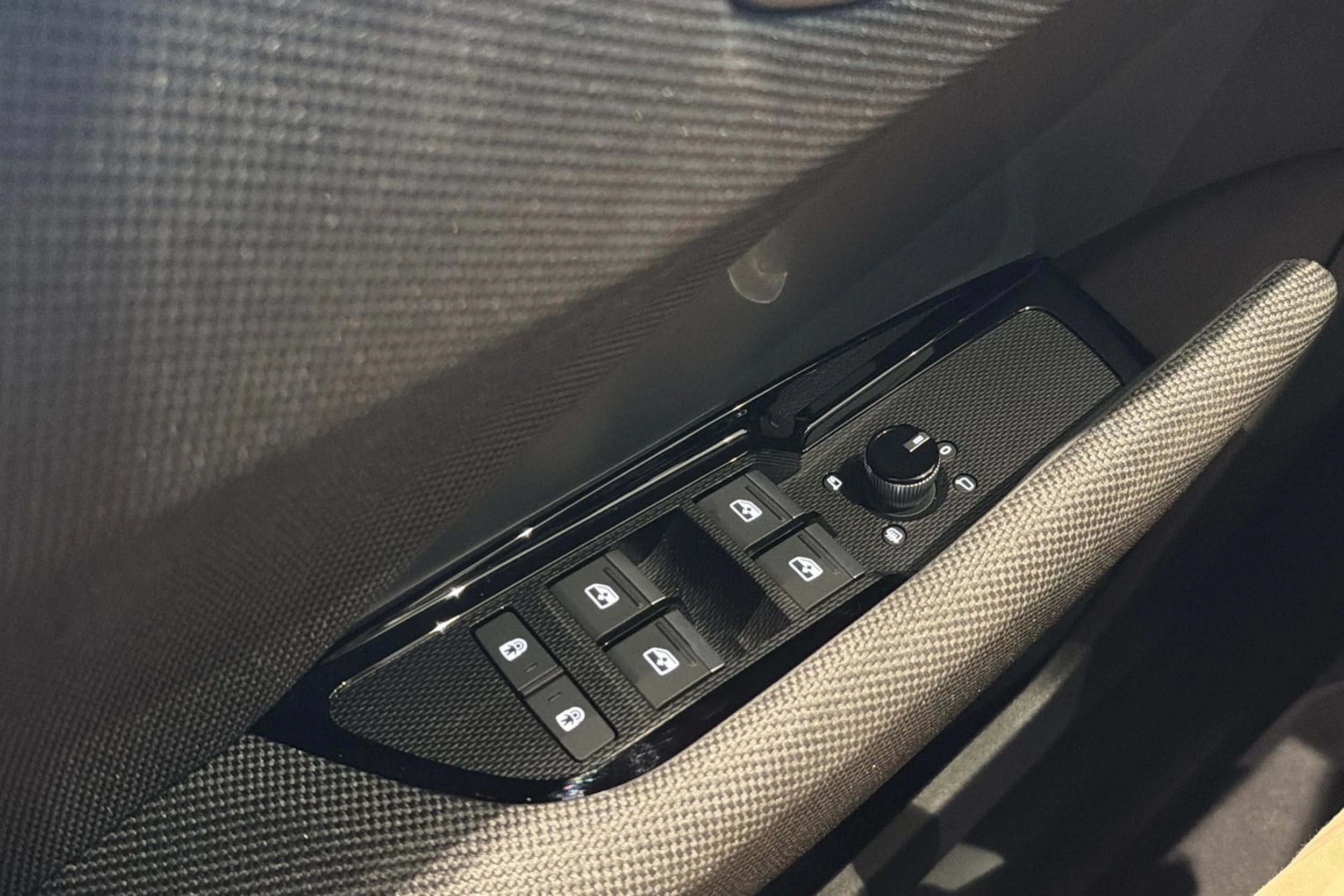 met. sininen Audi Q3 2026 kuva 15.