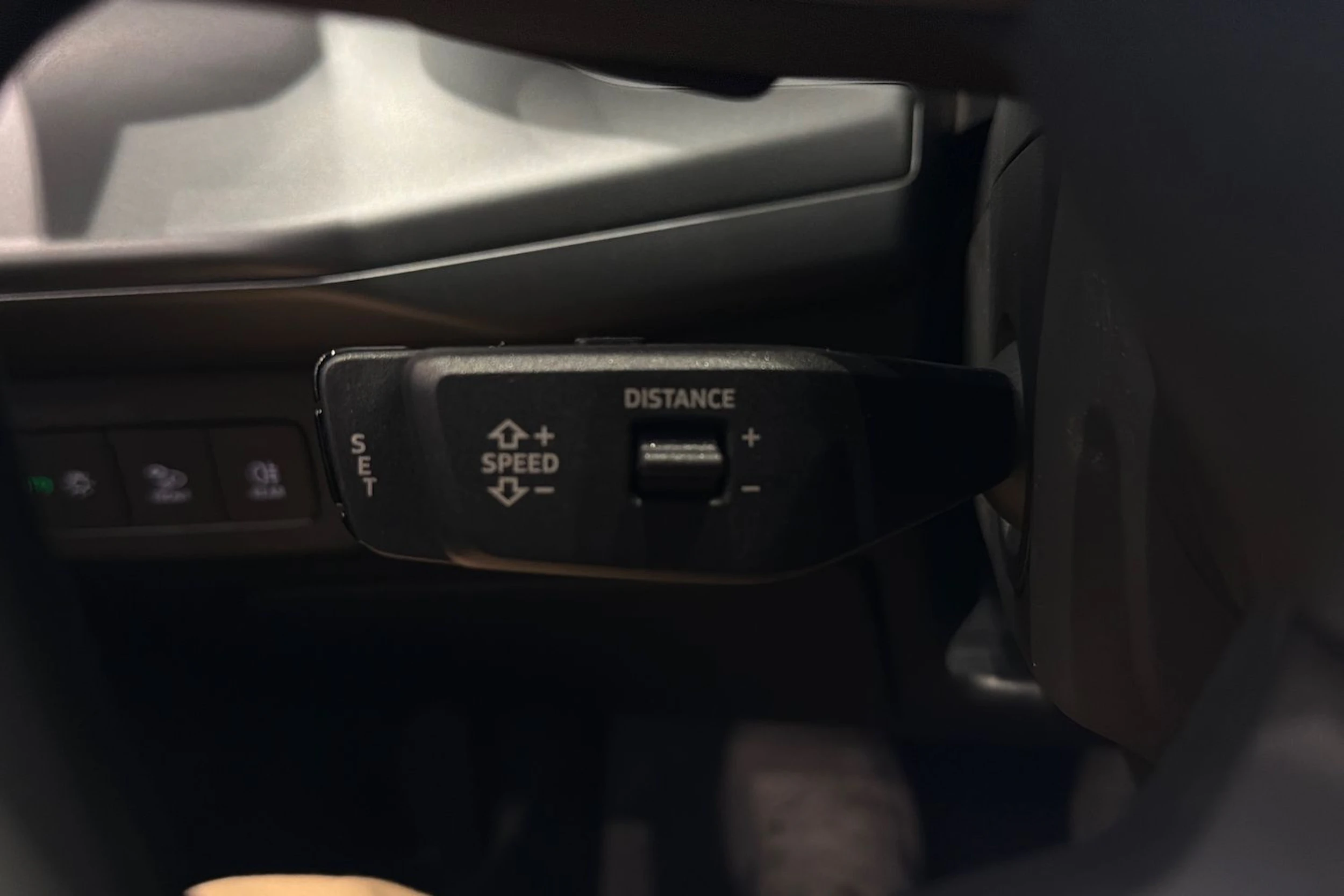 met. sininen Audi Q3 2026 kuva 16.