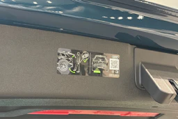 met. sininen Audi Q3 2026 kuva 19.