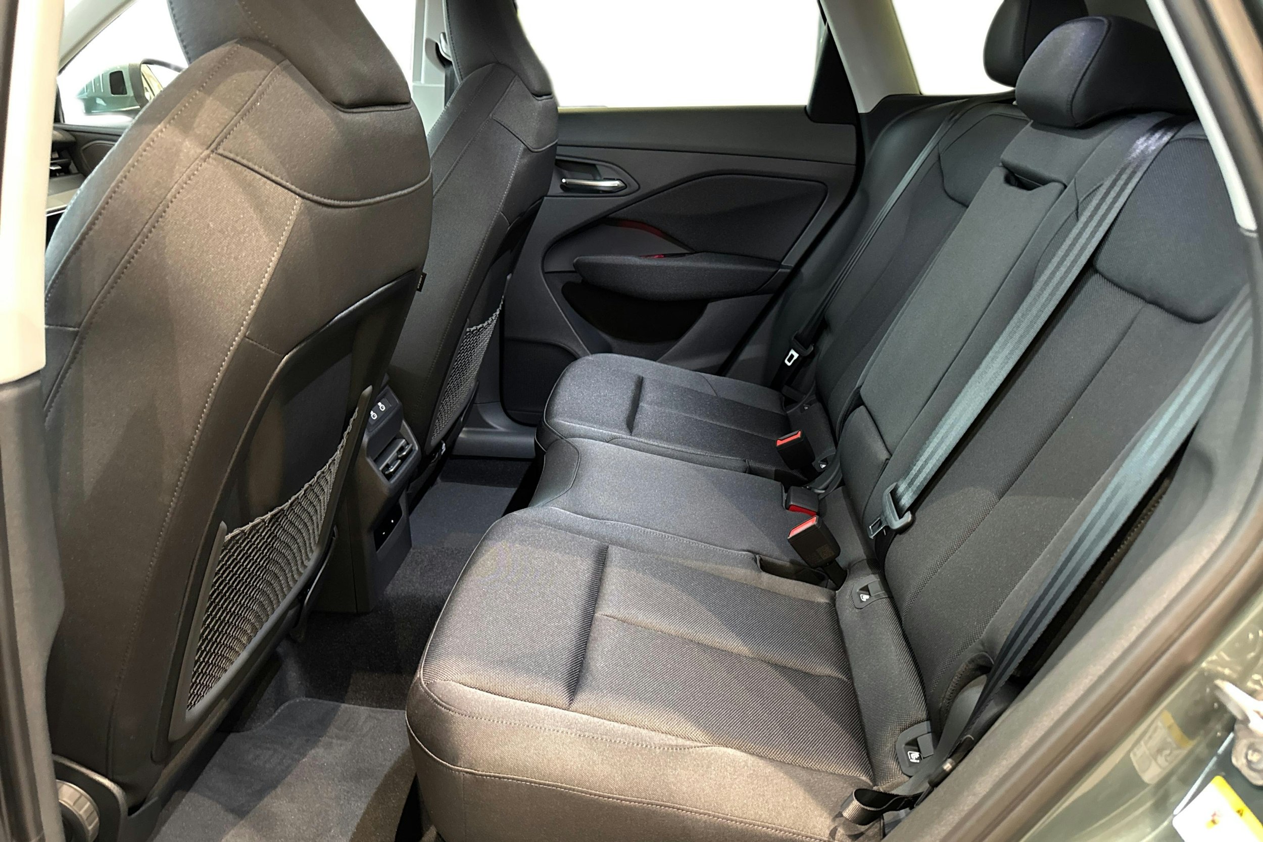 vihreä Audi Q3 2026 kuva 8.