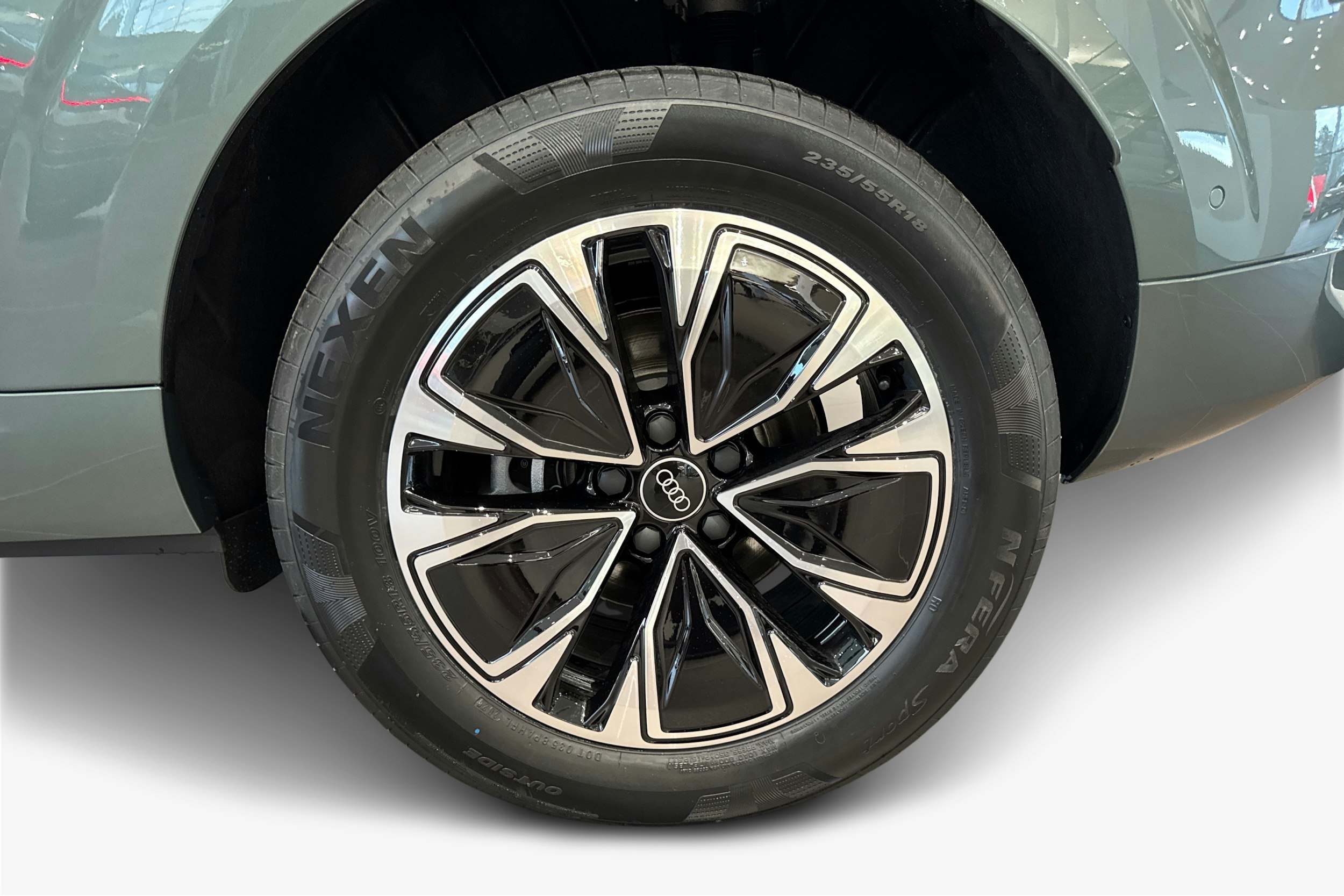 vihreä Audi Q3 2026 kuva 9.