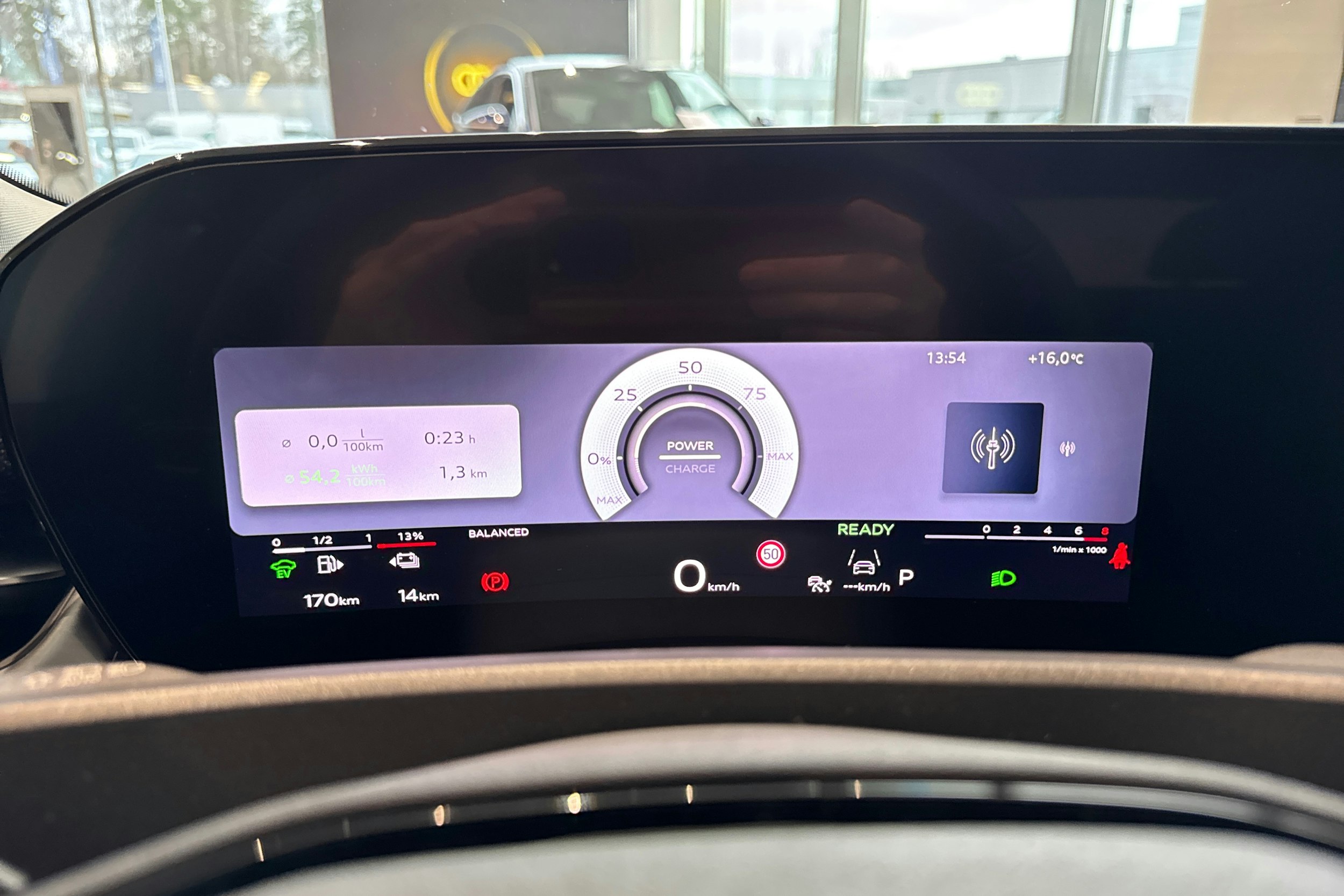 vihreä Audi Q3 2026 kuva 11.