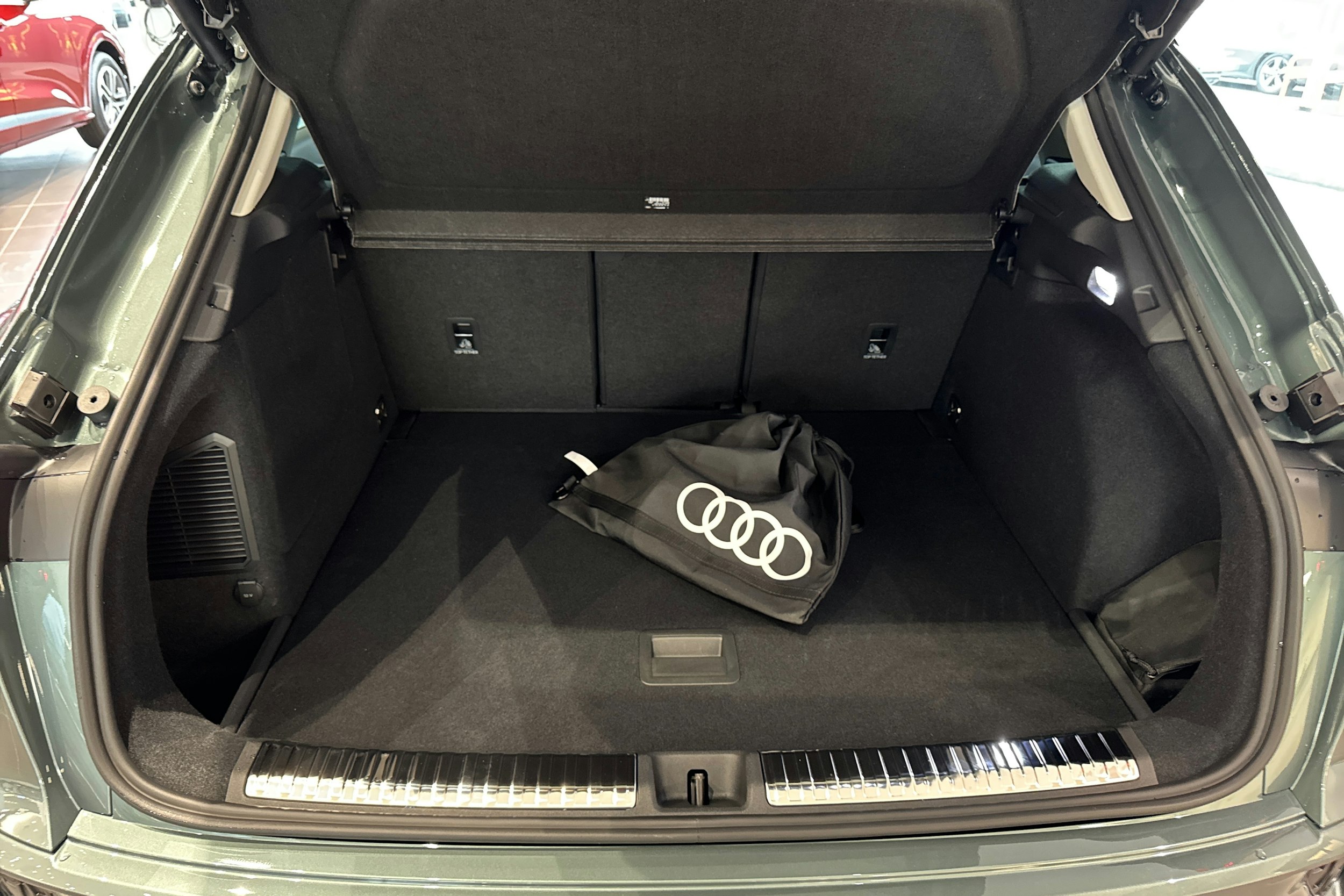 vihreä Audi Q3 2026 kuva 15.