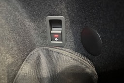 met. sininen Audi Q3 2026 kuva 13.