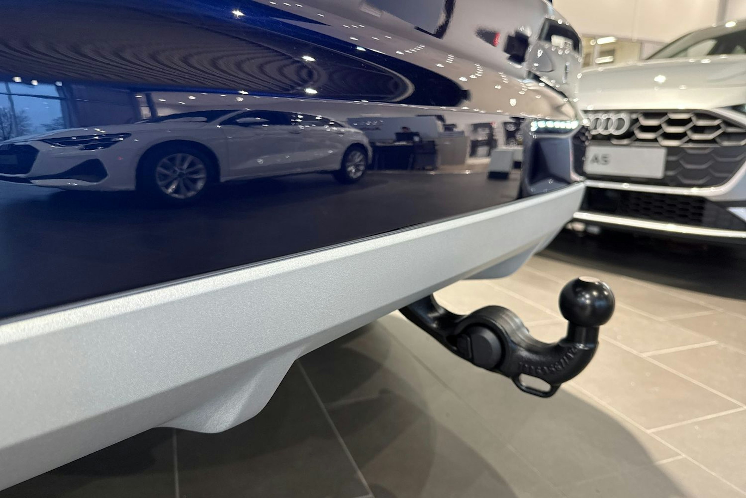 met. sininen Audi Q3 2026 kuva 14.