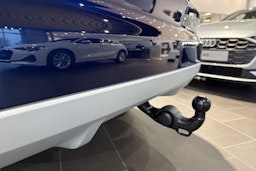 met. sininen Audi Q3 2026 kuva 14.