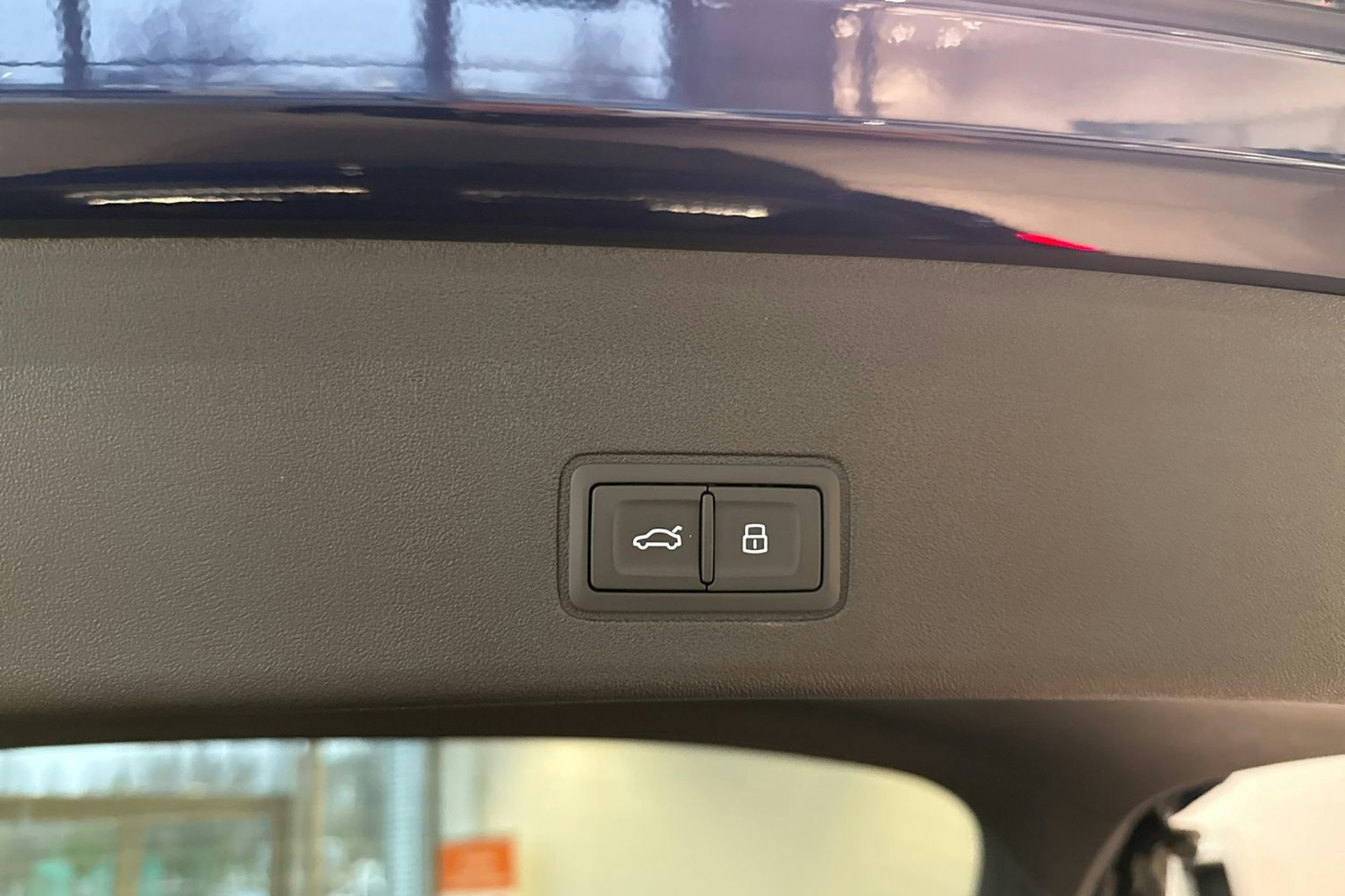 met. sininen Audi Q3 2026 kuva 15.