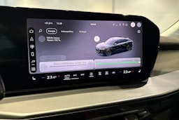 met. sininen Audi Q3 2026 kuva 17.