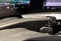 met. sininen Audi Q3 2026 kuva 18.