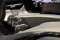 met. sininen Audi Q3 2026 kuva 19.