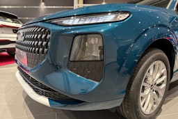 met. sininen Audi Q3 2026 kuva 10.