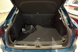 met. sininen Audi Q3 2026 kuva 11.