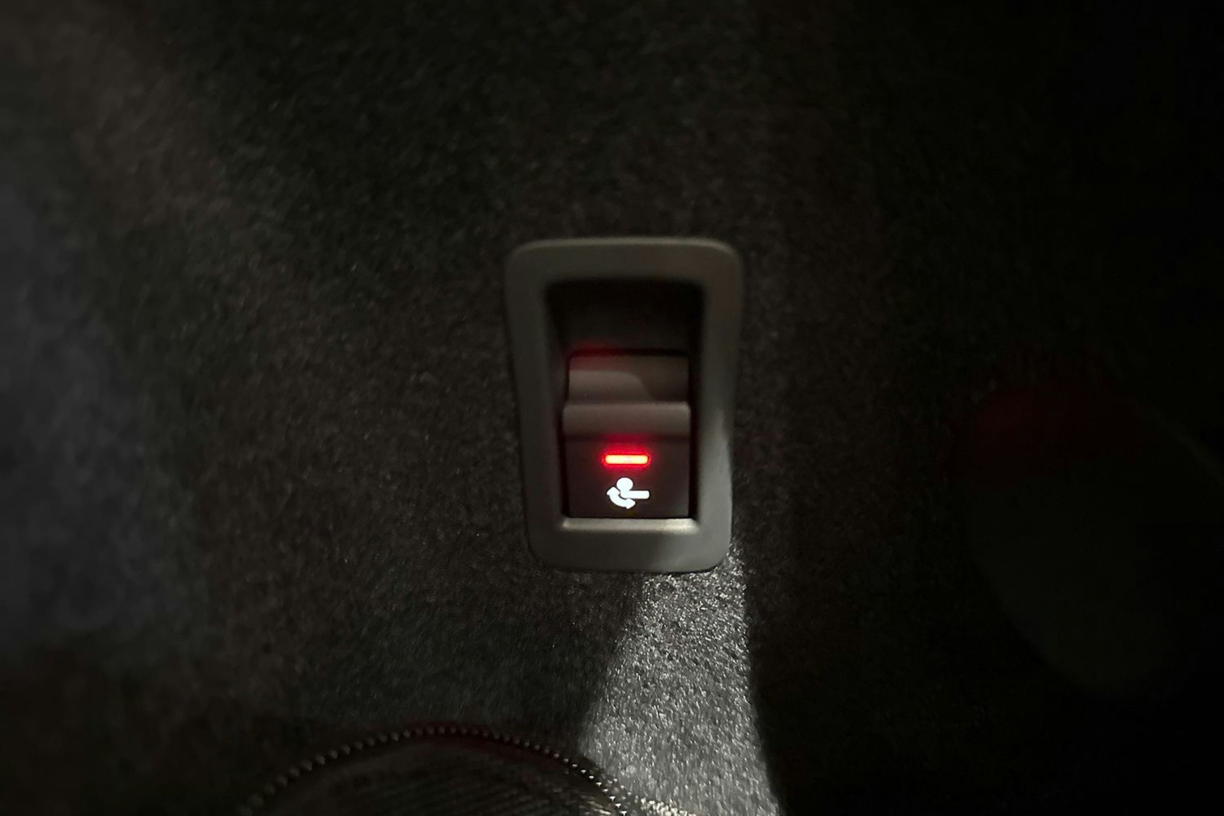 met. sininen Audi Q3 2026 kuva 13.