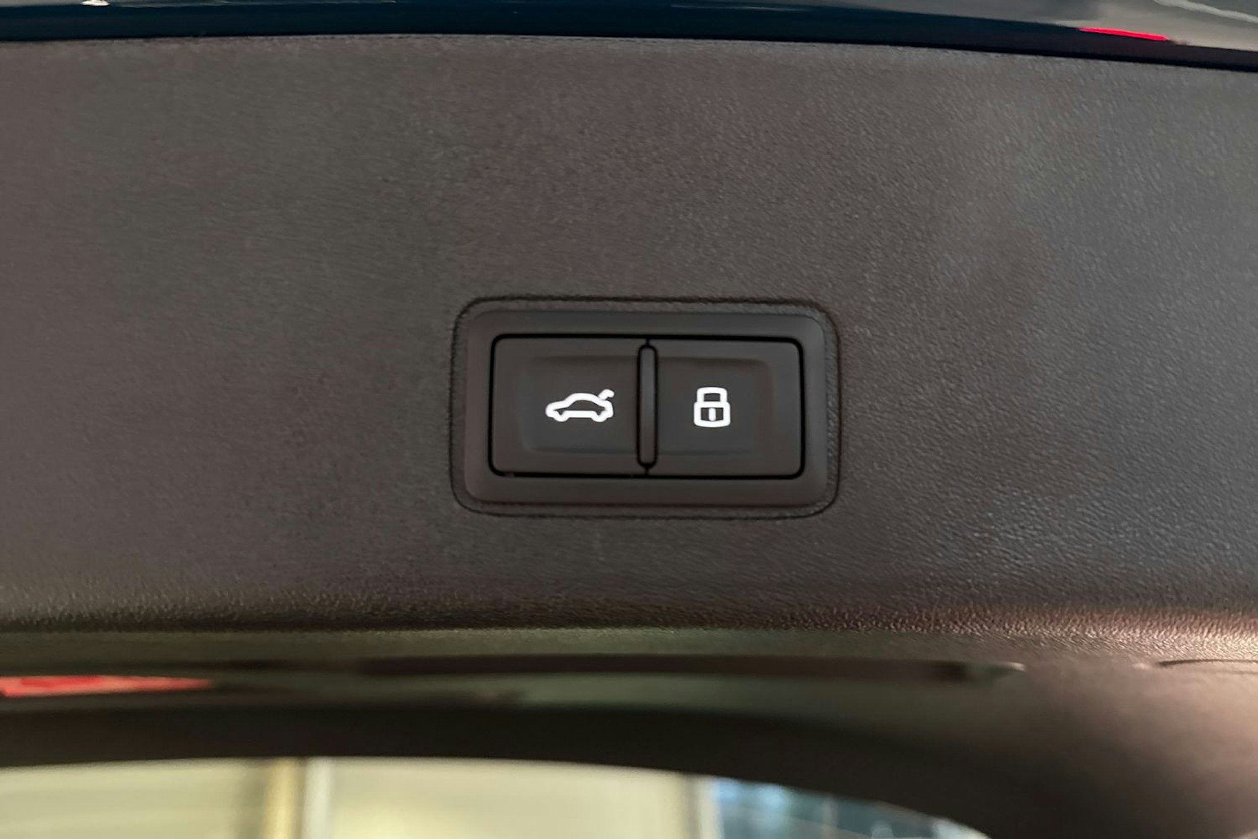 met. sininen Audi Q3 2026 kuva 15.