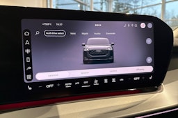 met. sininen Audi Q3 2026 kuva 20.