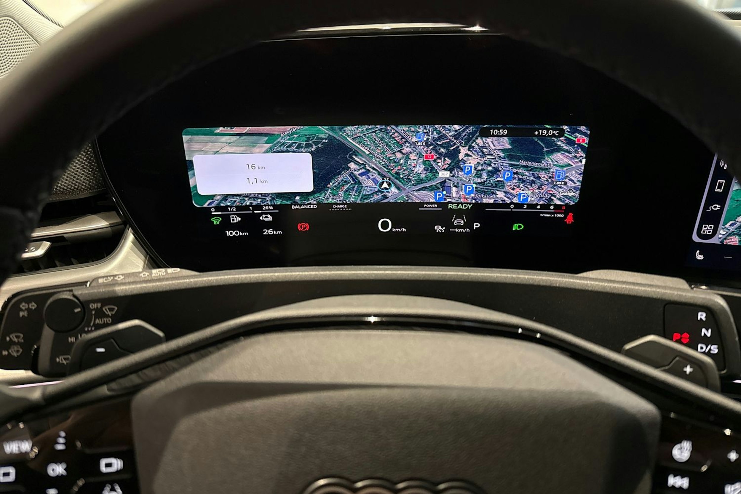 met. sininen Audi Q3 2026 kuva 21.