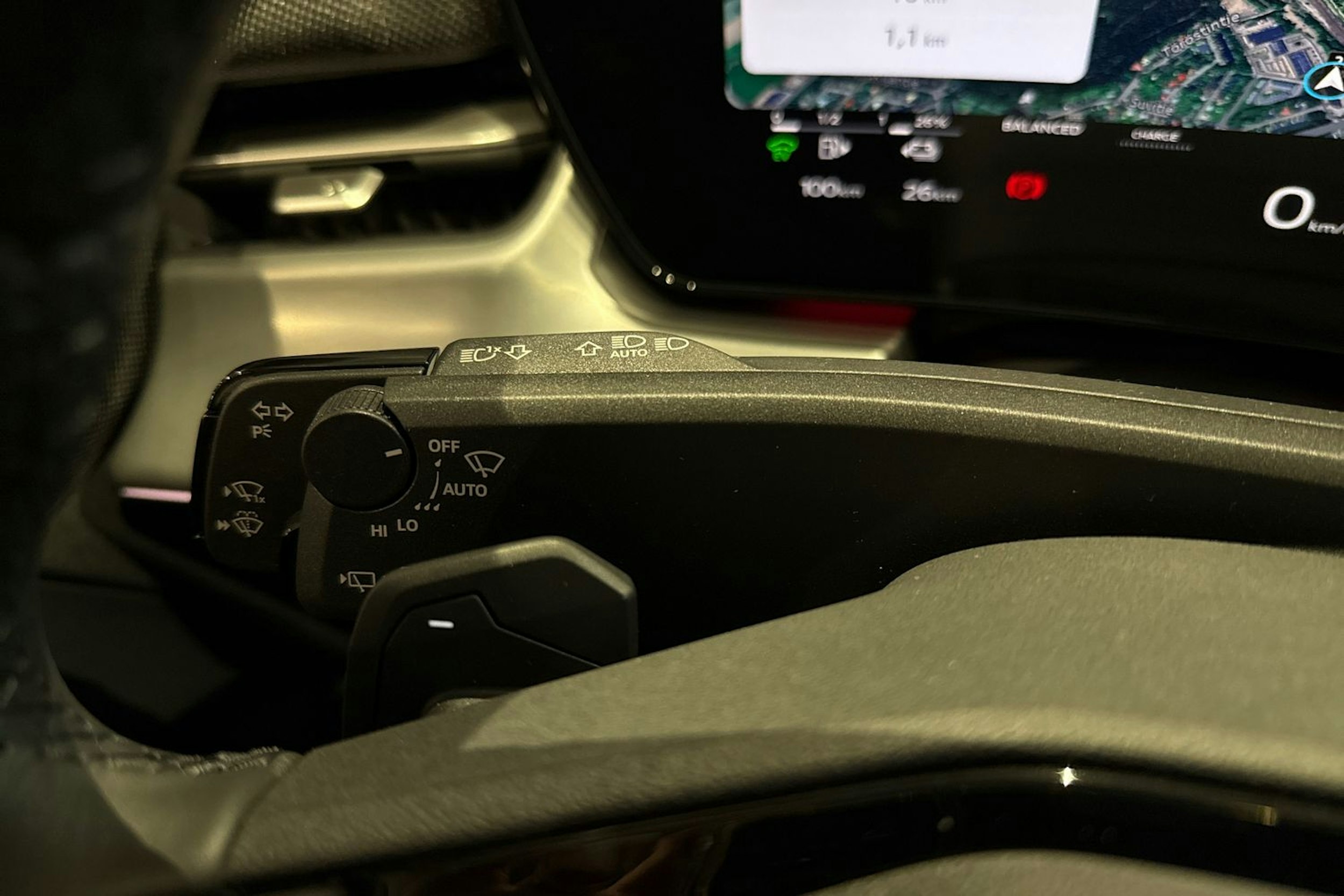 met. sininen Audi Q3 2026 kuva 22.