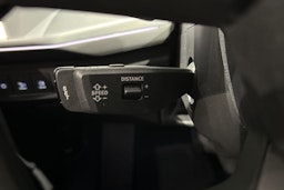 met. sininen Audi Q3 2026 kuva 24.