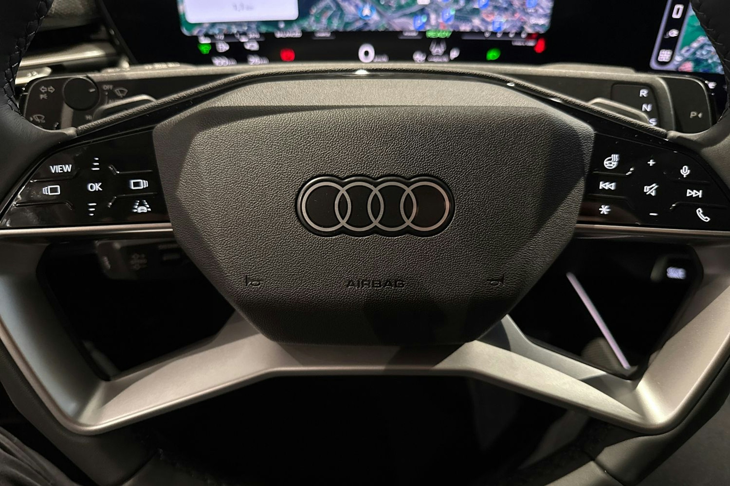 met. sininen Audi Q3 2026 kuva 26.