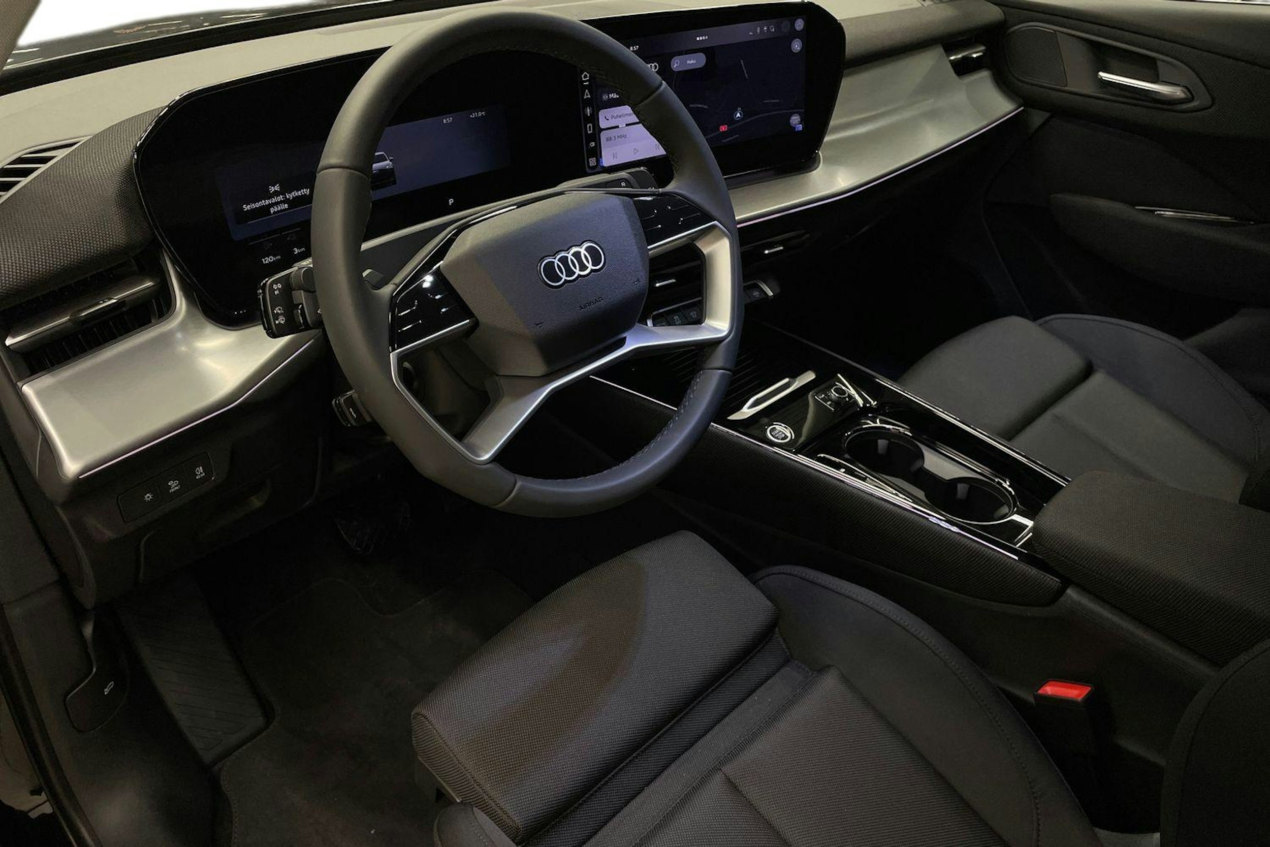 met. musta Audi Q3 2026 kuva 6.