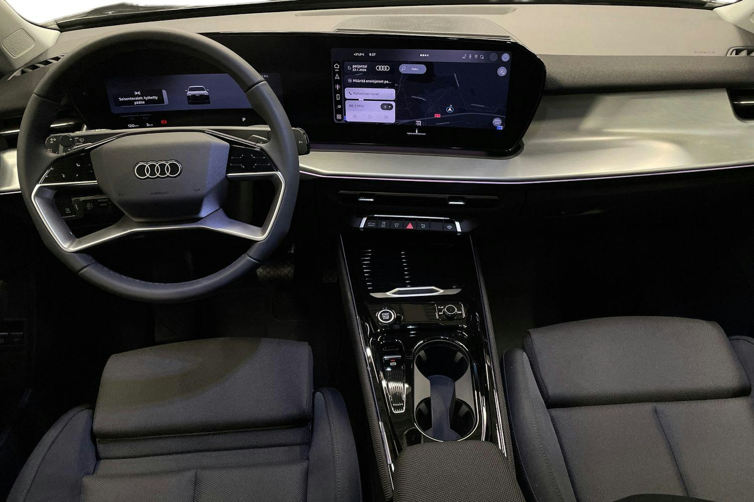 met. musta Audi Q3 2026 kuva 7.