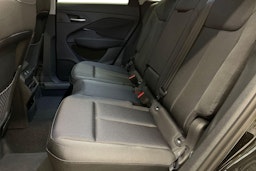 met. musta Audi Q3 2026 kuva 8.