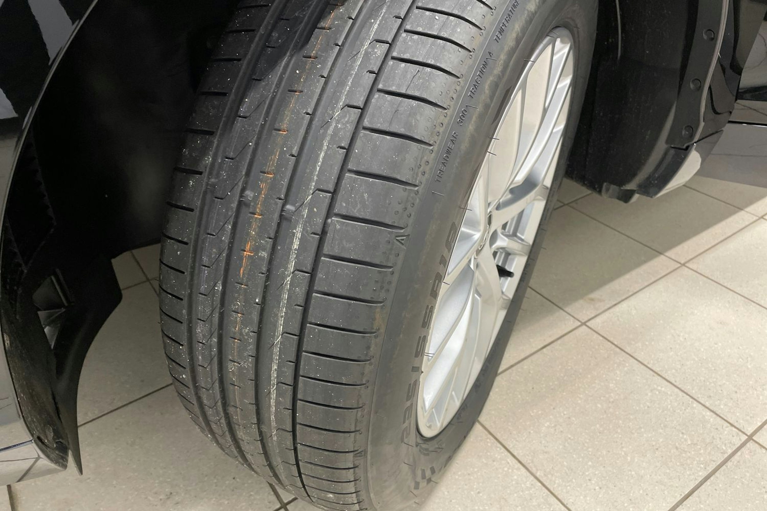 met. musta Audi Q3 2026 kuva 10.