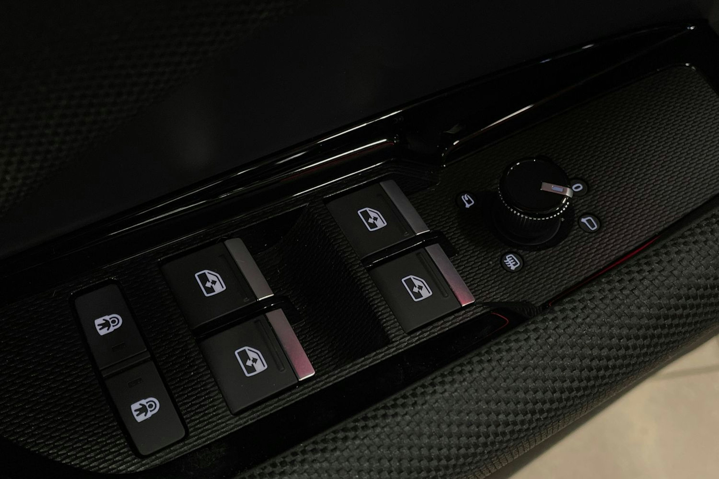 met. musta Audi Q3 2026 kuva 11.