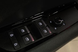 met. musta Audi Q3 2026 kuva 11.